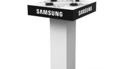 Création d'un meuble présentoir pour appareils photos