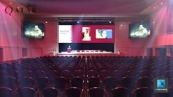 Scénographie plénière – Qatar – Roughman événementiel