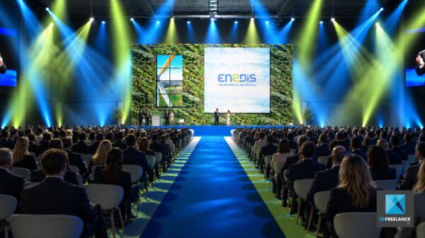 Scénographie 3D IA plénière convention Enedis mur végétal